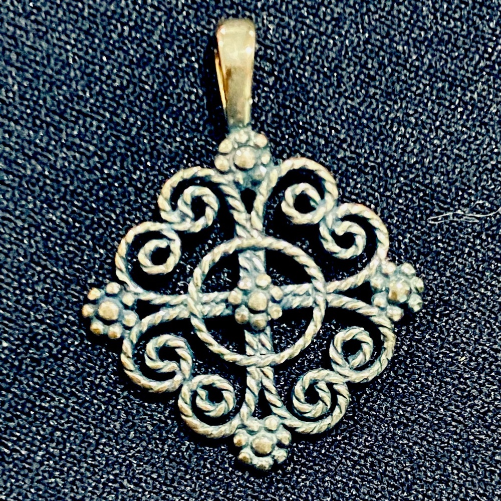 James Avery Sterling Silver  Cross Pendant (170)